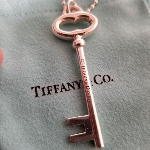 Tiffany & Co. Large Oval Key Necklace - Picture 4 of 6